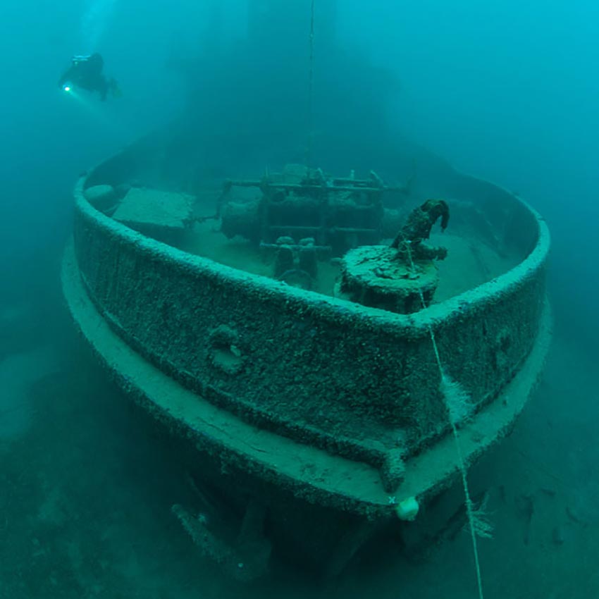 Tug og Freighter i Kåfjorden