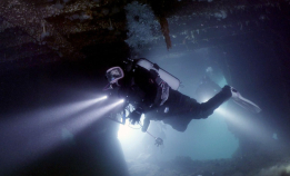 Under overflaten: Labyrint fra krigen