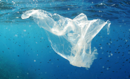 Slik vil regjeringen stoppe plastforurensing